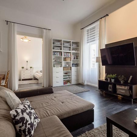 Spacious Apartment Almassy ブダペスト エクステリア 写真