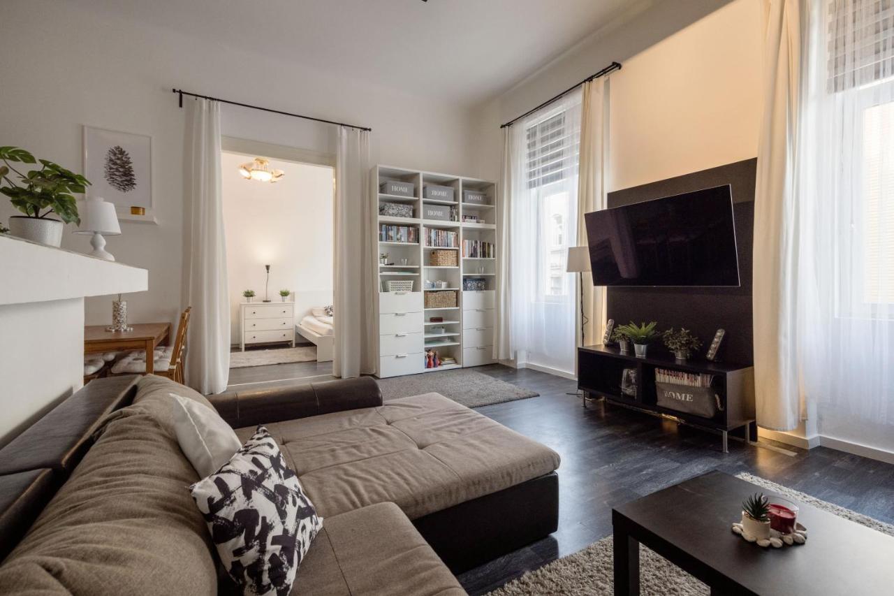 Spacious Apartment Almassy ブダペスト エクステリア 写真