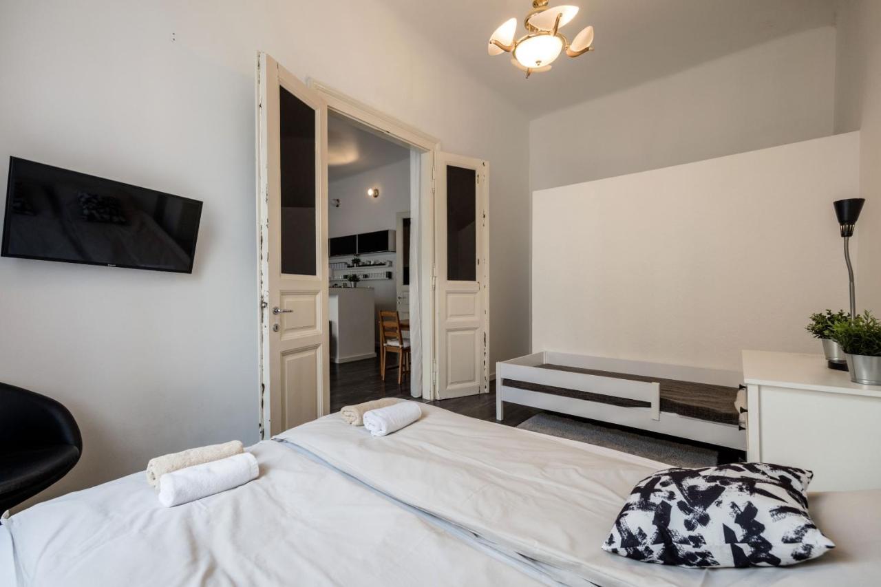 Spacious Apartment Almassy ブダペスト エクステリア 写真
