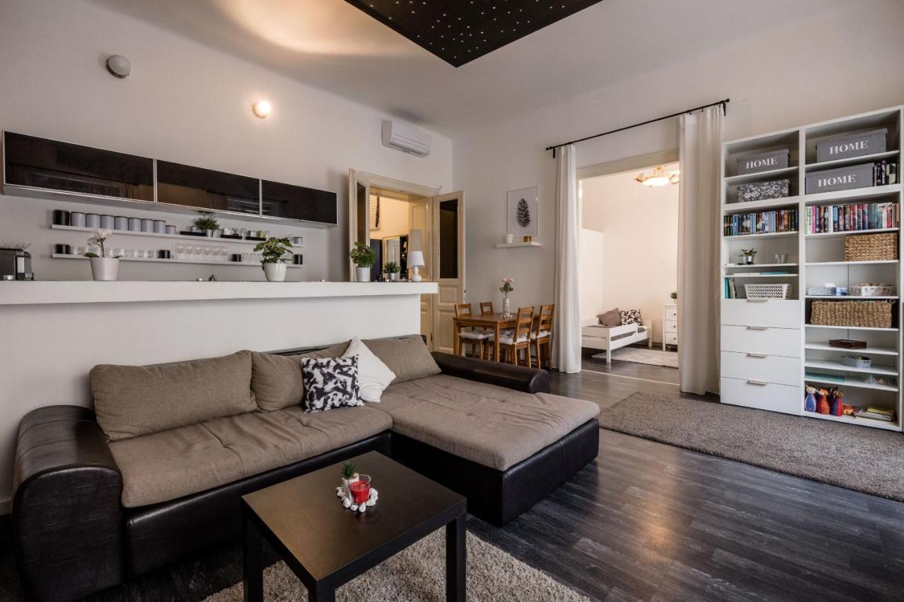 Spacious Apartment Almassy ブダペスト エクステリア 写真
