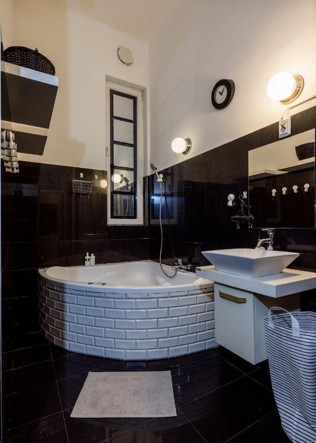 Spacious Apartment Almassy ブダペスト エクステリア 写真