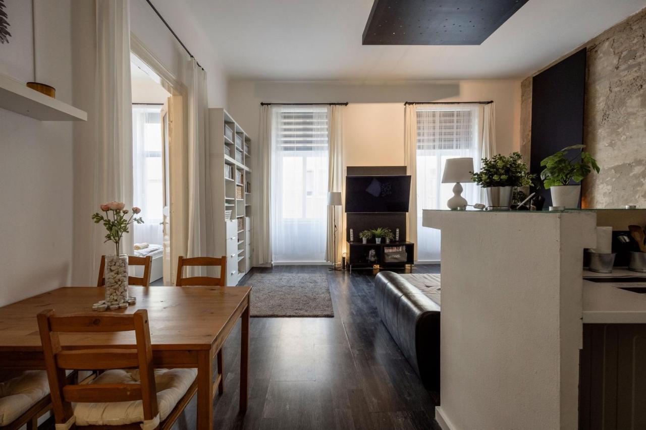 Spacious Apartment Almassy ブダペスト エクステリア 写真